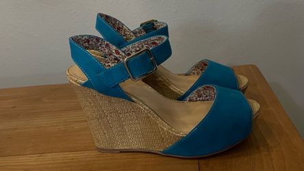 Women’s wedge sandals