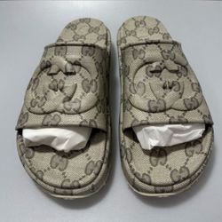 Gucci Interlocking G-Embossed Flatform SlidesBeige Men's