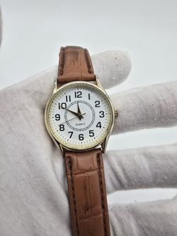 Women's Gold Tone Quartz Watch White Dial Brown Genuine Leather Strap FMDOTT001