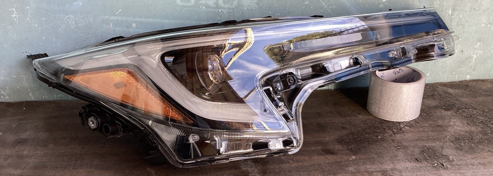 2023-2024 TOYOTA COROLLA HEADLIGHT RH . OEM