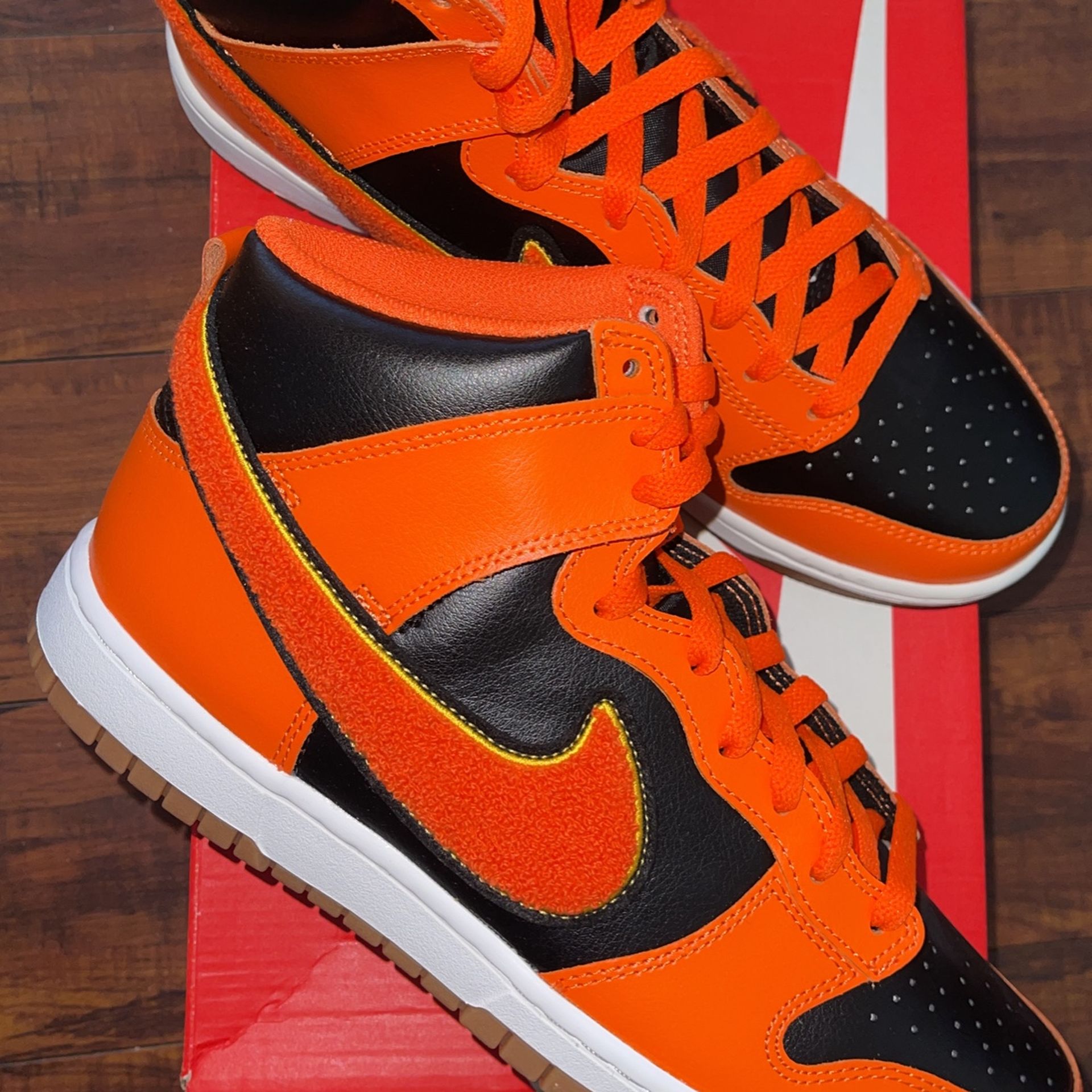 Nike Dunk High Retro University Safety Orange