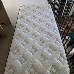 Helix Luxe Midnight Twin XL - Perfect Condition 