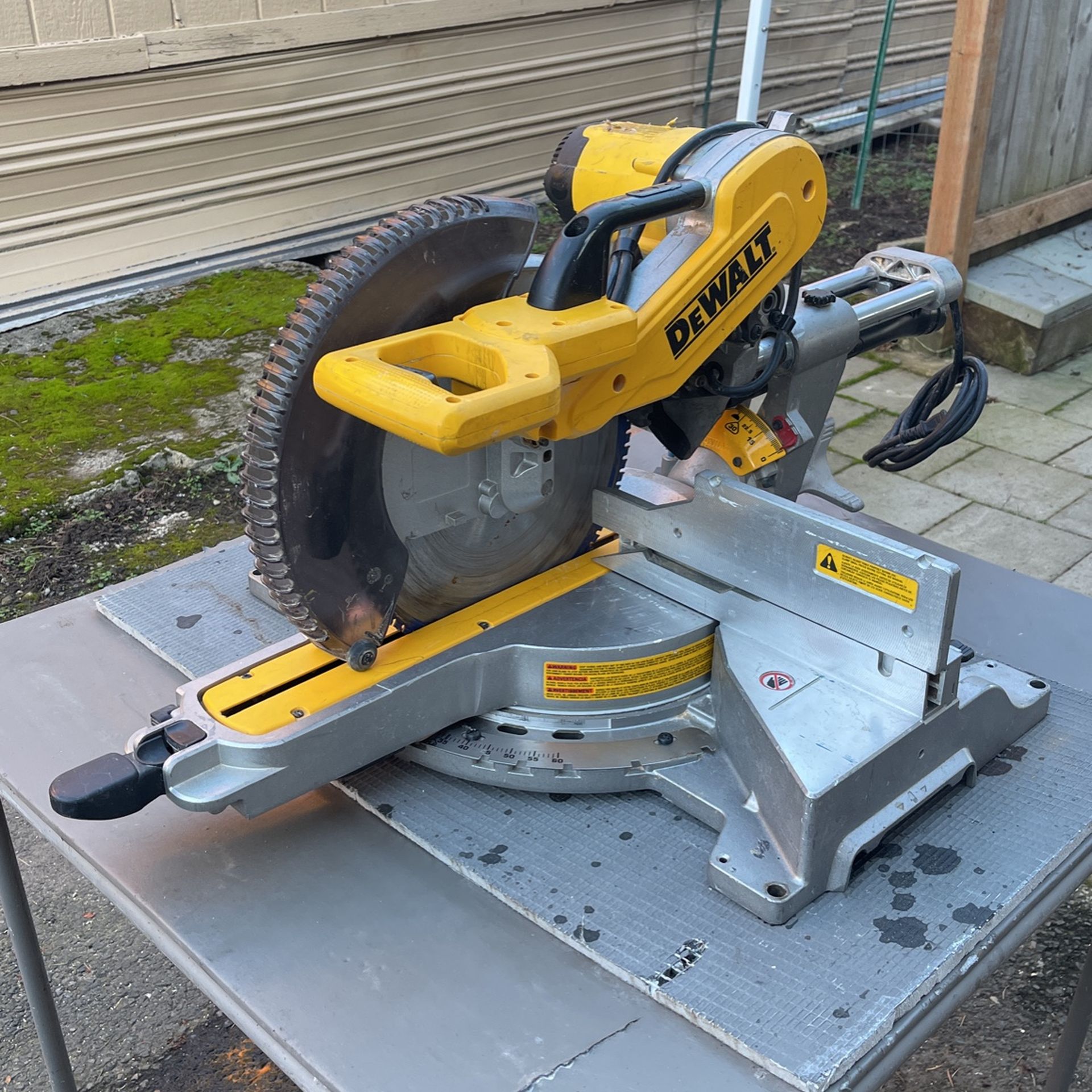 Dewalt Miter Saw 12” Double Bevel 