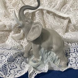 Vtg. Rare NAO Lladro Elephant from Spain.