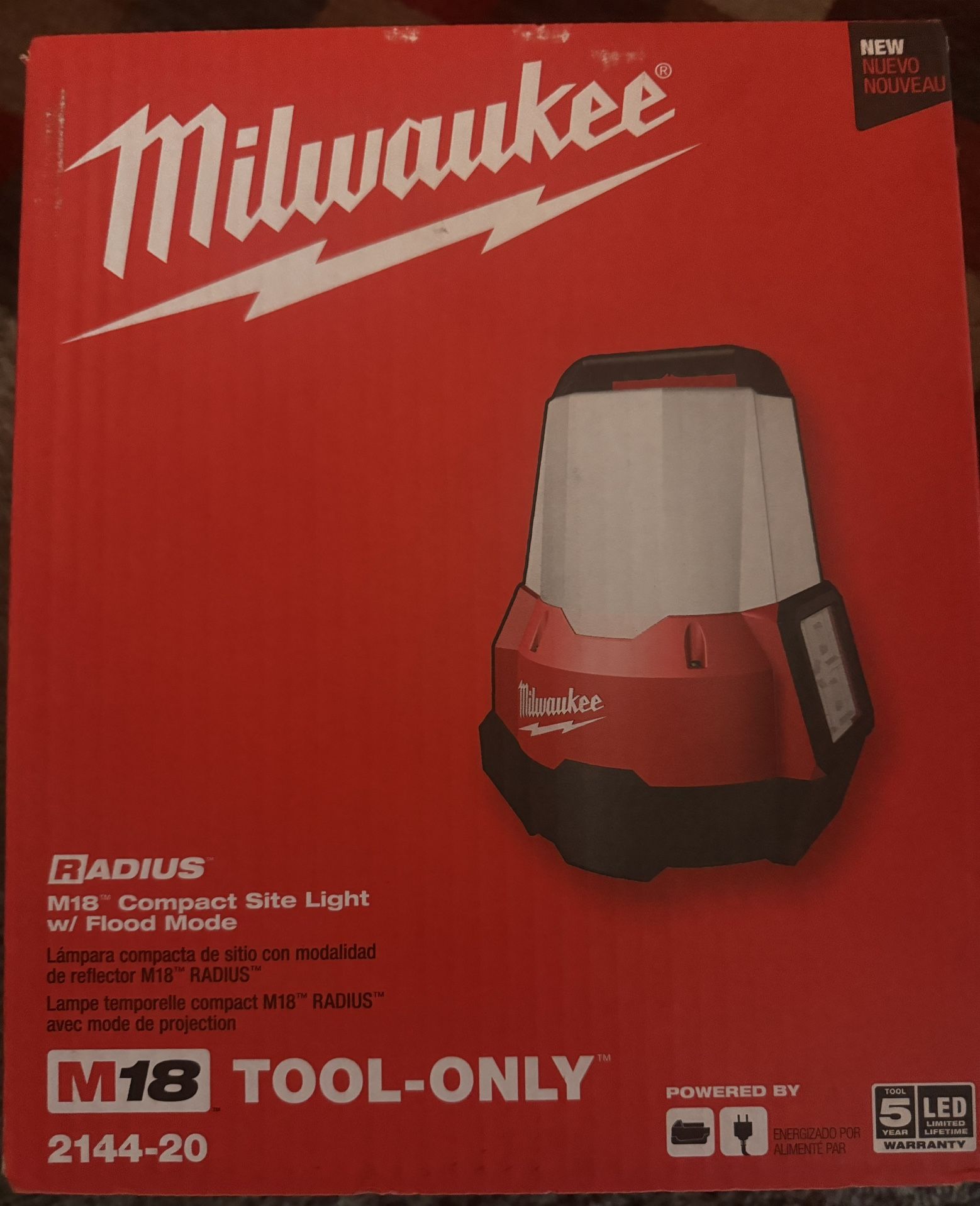 Milwaukee M18 2200 Lumens Radius LED Compact Site Light with Flood Mode (Tool-Only) New