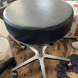 tMedical grade stools available 3 to 4 total $50  each 