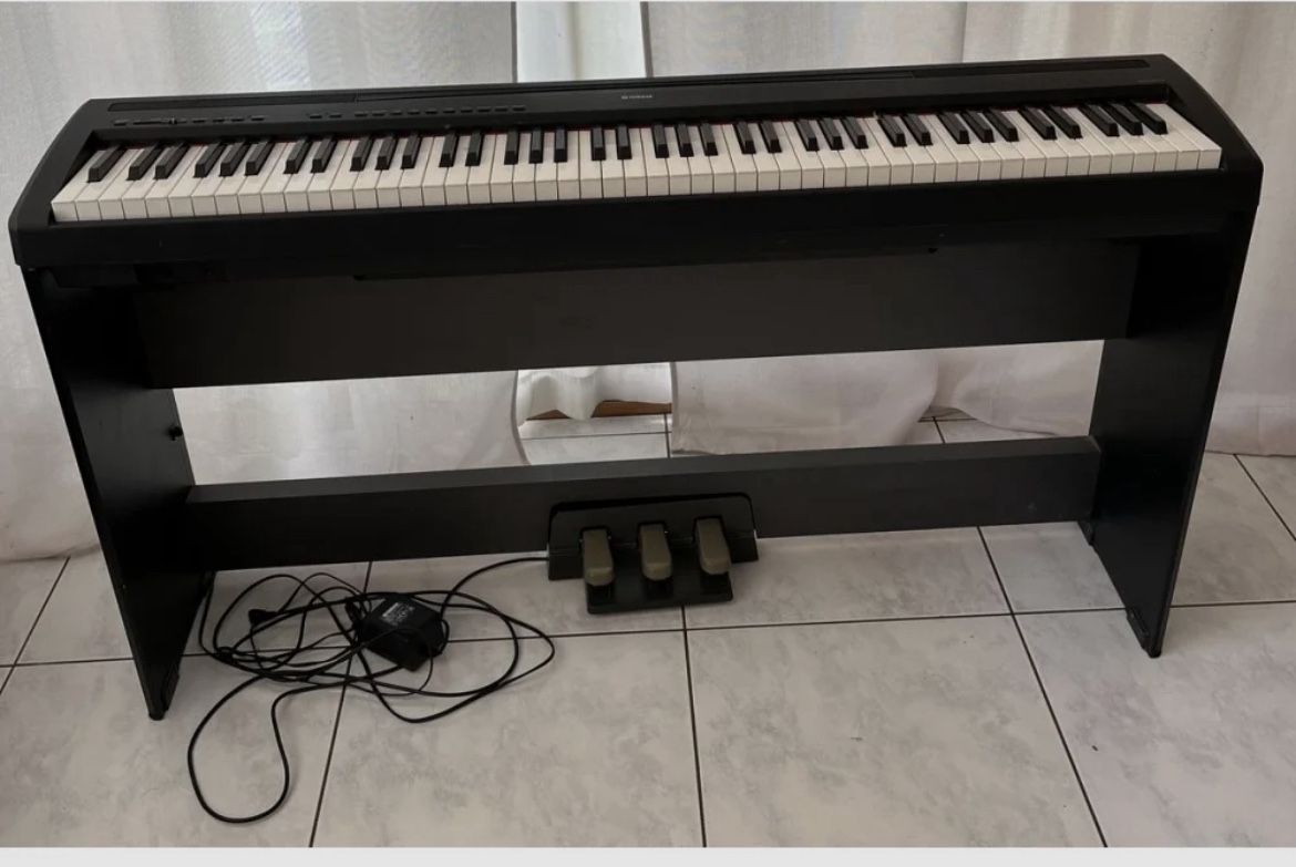 Yamaha P-95b Digital Piano
