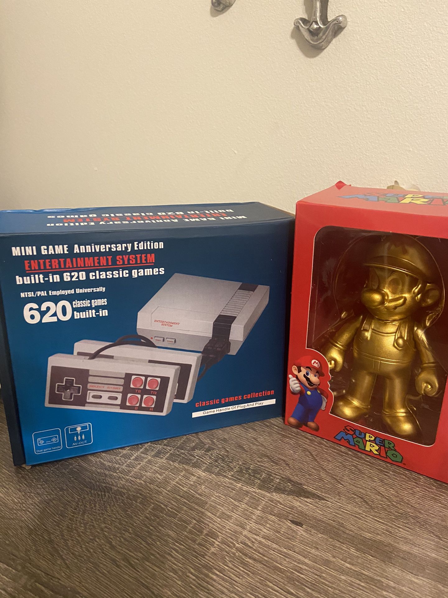 Retro mini Nintendo classic games built in 620 with Mario Gold Figure