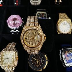 New 🧊  Out Mens Designer Watchs 44mm Gold An Silver