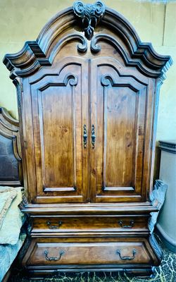 AICO By Michael Amini TUSCANO Armoire - NY