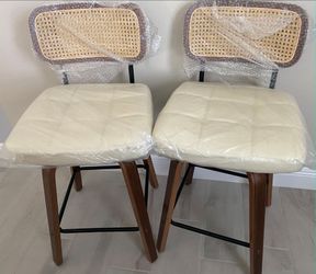 Brand new . Swivel Counter‑Height Bar Stools (Set of 2)
PE rattan, beige, 360° swivel.