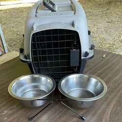Sturdy, small pet carrier and 2 food dishes 
