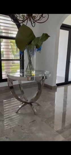 Mesa y flores