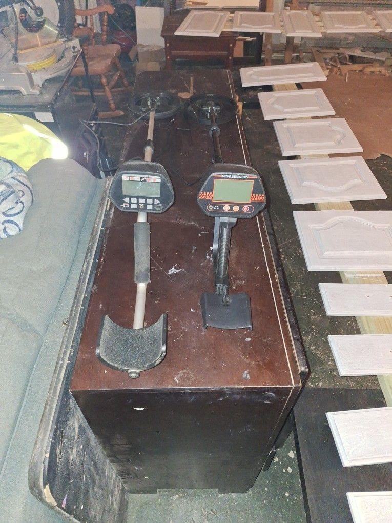 2 Adjustable Length And Arm Size Metal Detectors