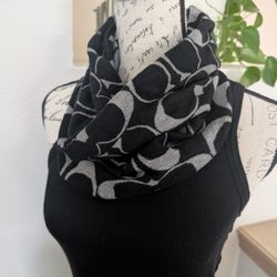 EUC Coach Signature "C" Snood/Neck Scarf - Black/Gray, Reversible (?)