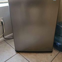 Danby Desigber Mini Fridge 