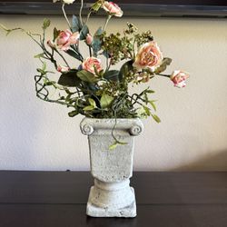heavy pot 9"x5.5" w/silk flowers all new material 