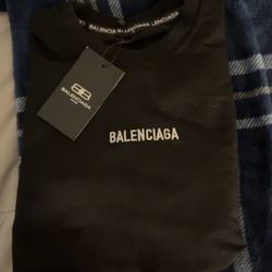 LONG SLEEVE BALENCIAGA SIZE SMALL BLACK 