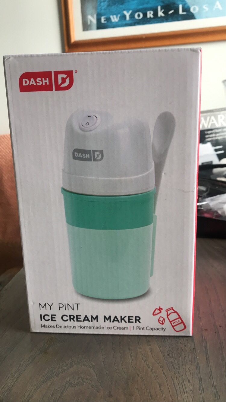 Twin pint ice cream maker for Sale in Bloomington, CA - OfferUp