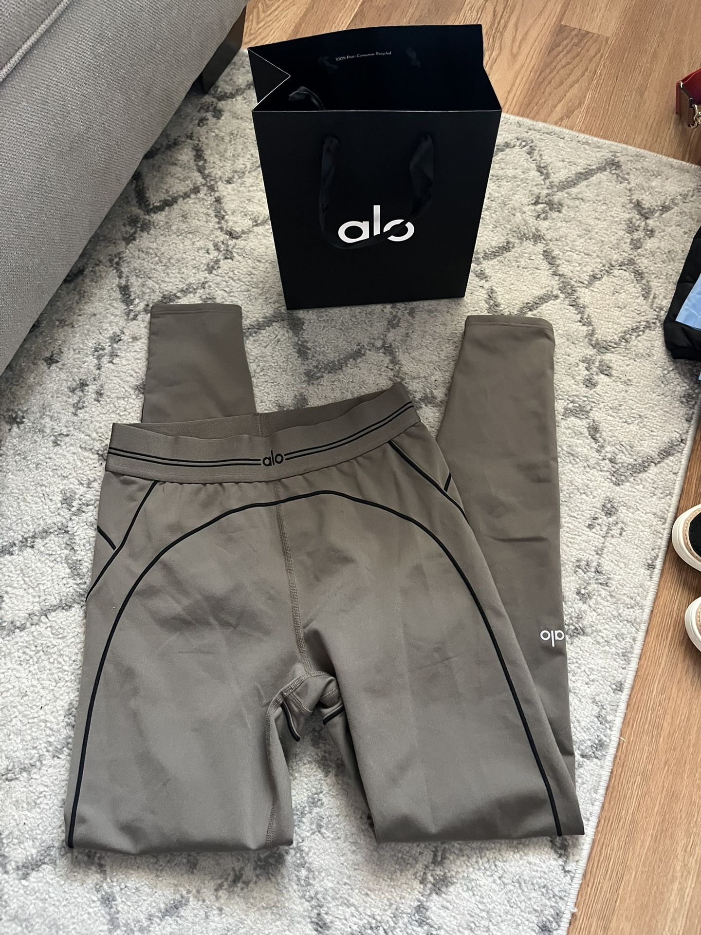 Alo Airbrush Heart Throb Leggings Olive Tree Small