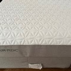 King size Tempurpedic Mattress- Tempur Cloud