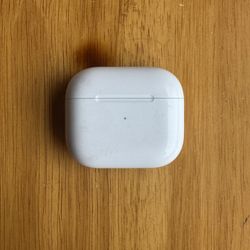 Apple AirPods Charging Case