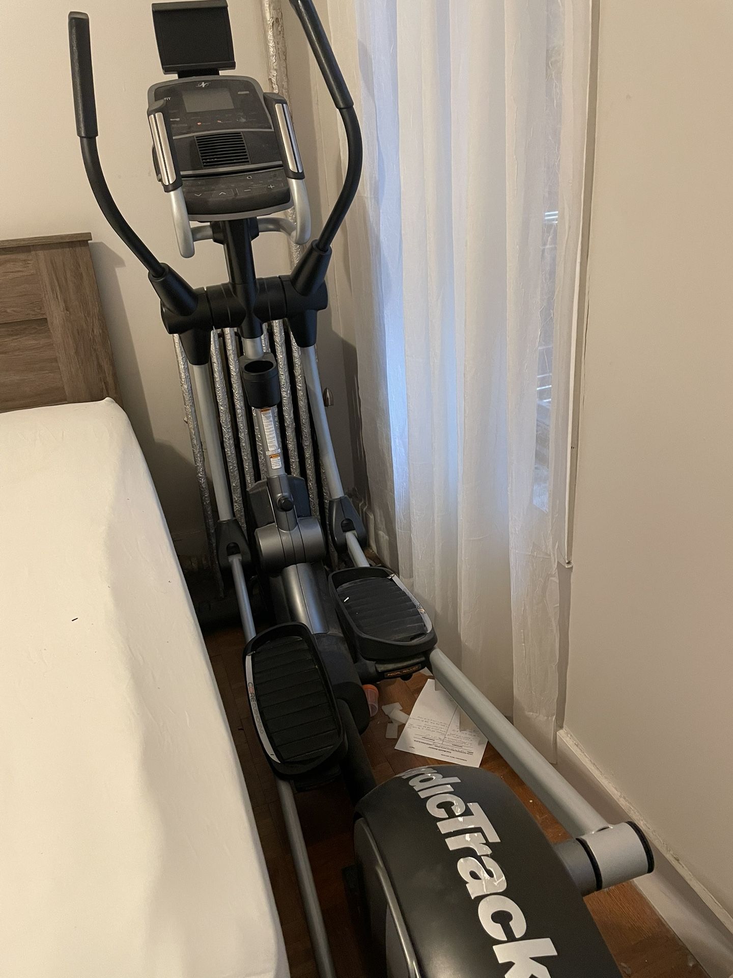 NordicTrack Elliptical in perfect condition.