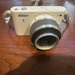 Nikon 1 - Non-working For Parts Or Repair - Includes Battery