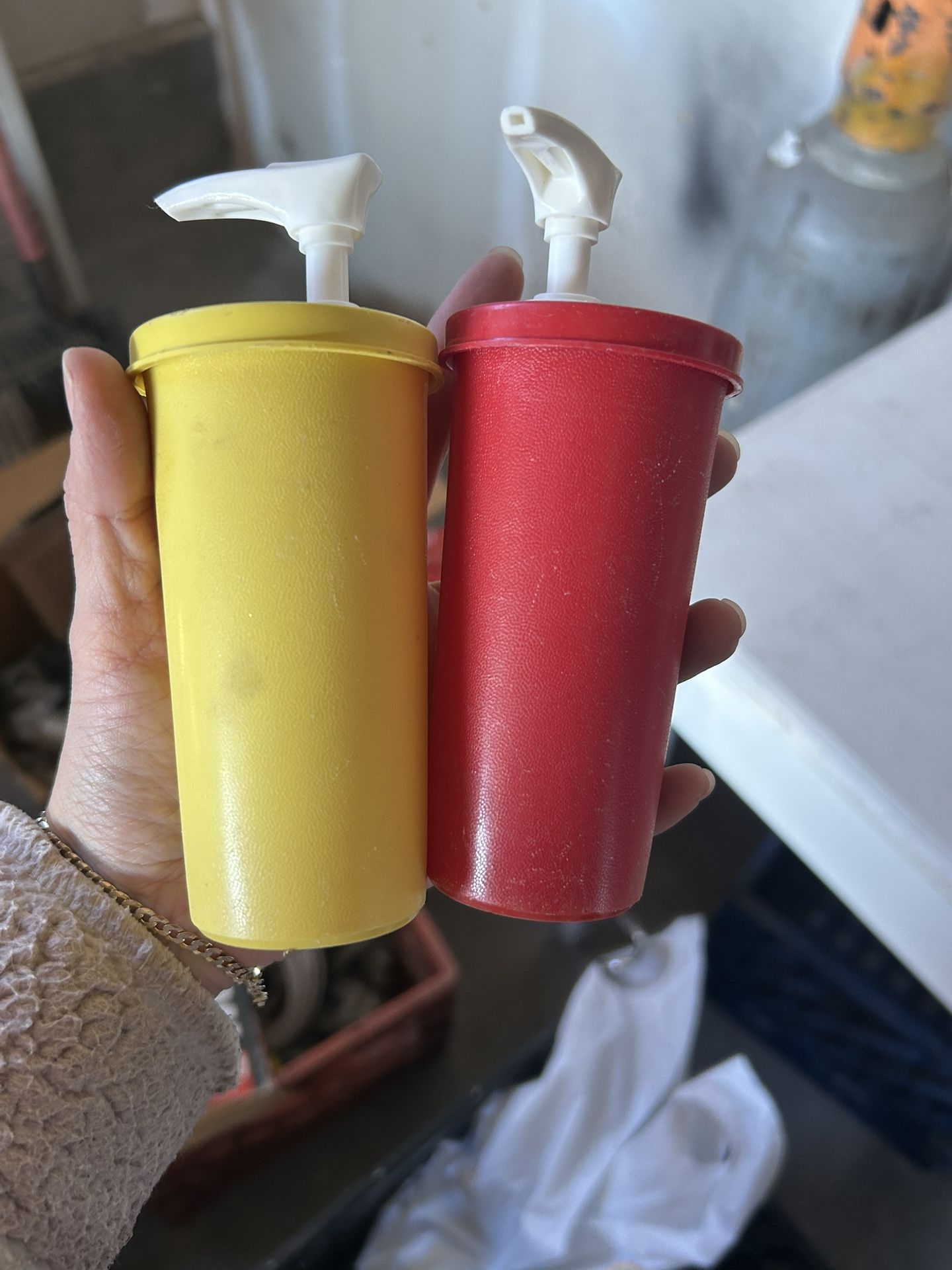 Tupperware Ketchup And Mustard Container 