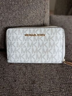 Michael Kors Zip-Around Wallet