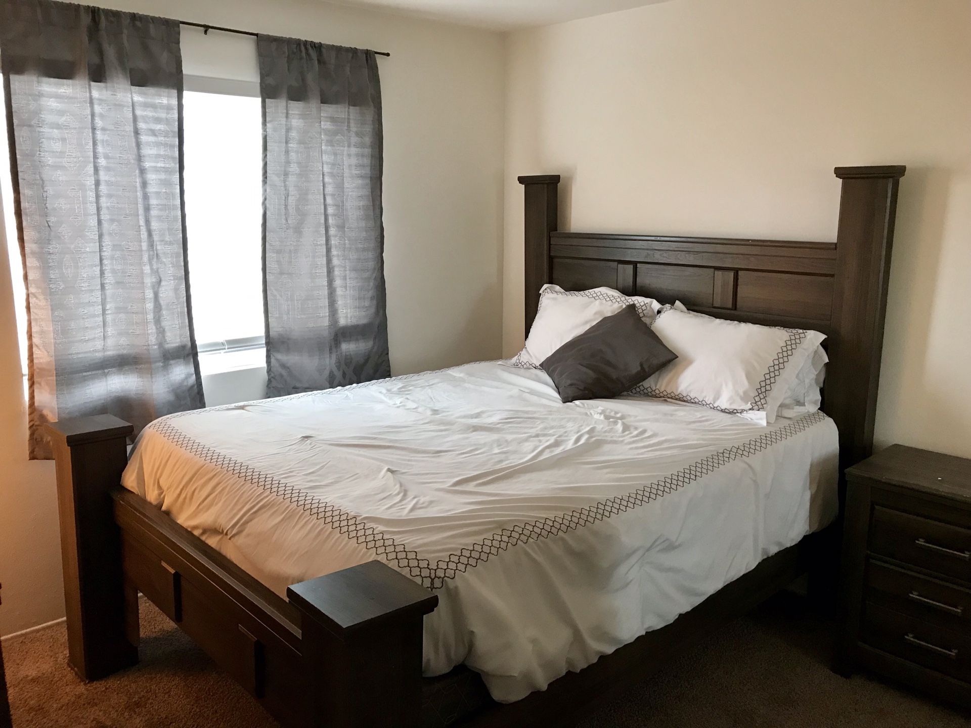 Complete Queen Size Bedroom Set