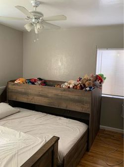 Twin beds(no mattresses) Free