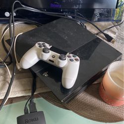 PlayStation  4 With Plugs And Controller 