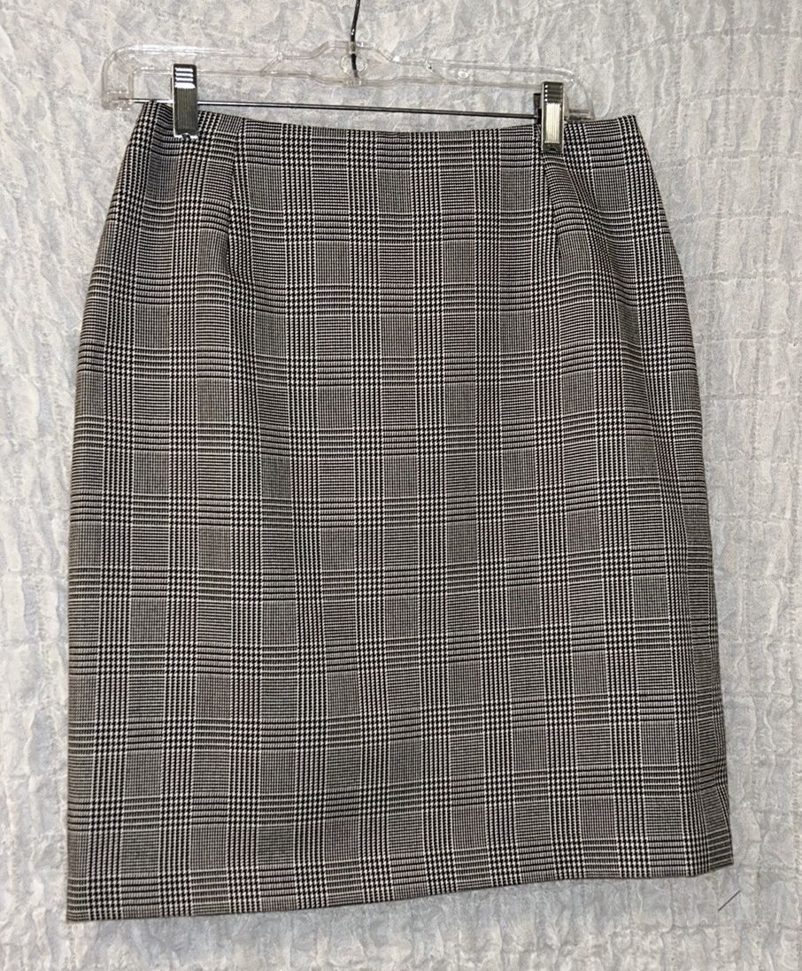 alia: Knee Length Skirt, Lined, Size: 8