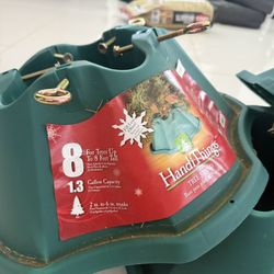 Plastic 8-ft Tree Stand