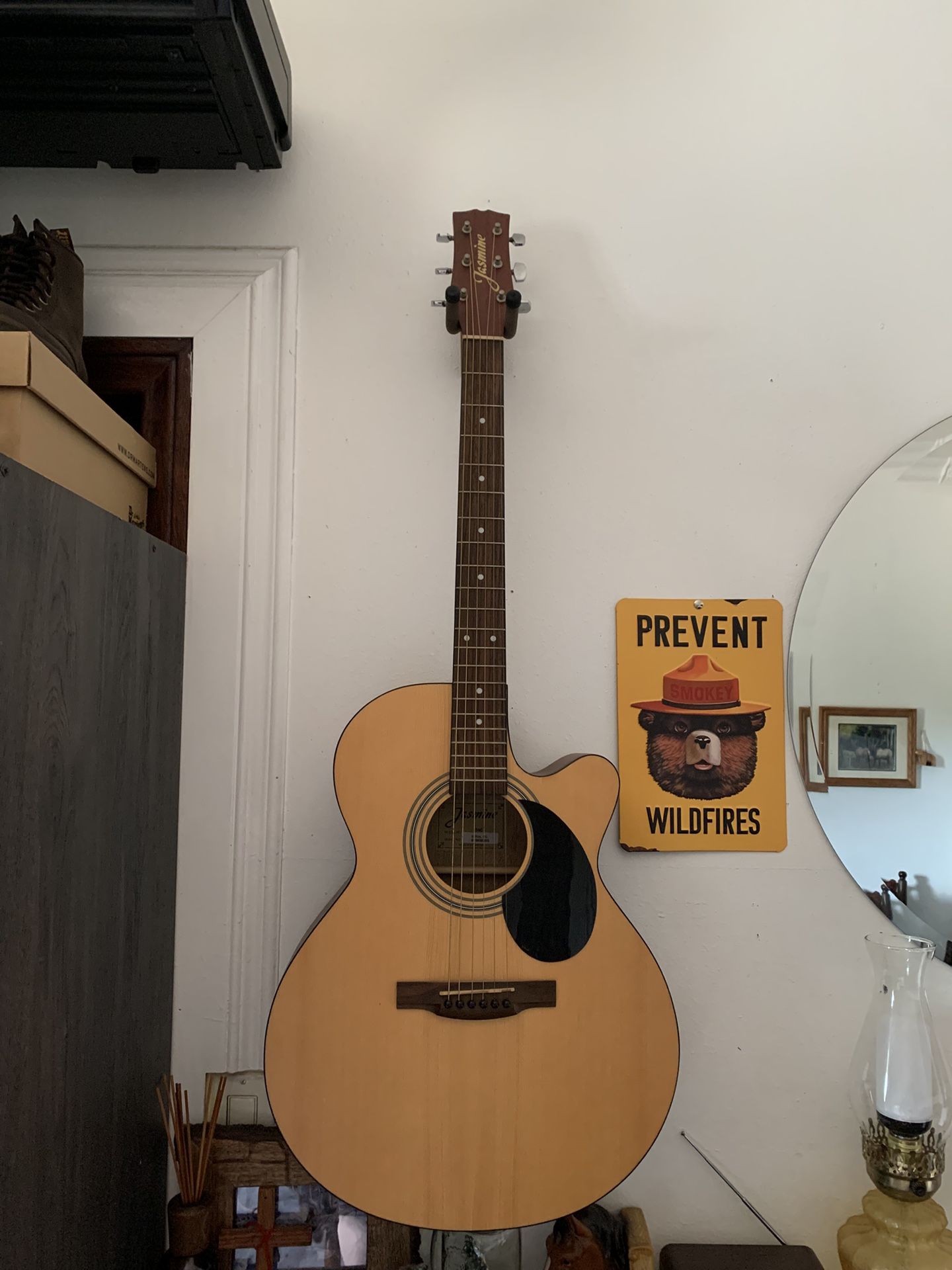 Jasmine Guitar