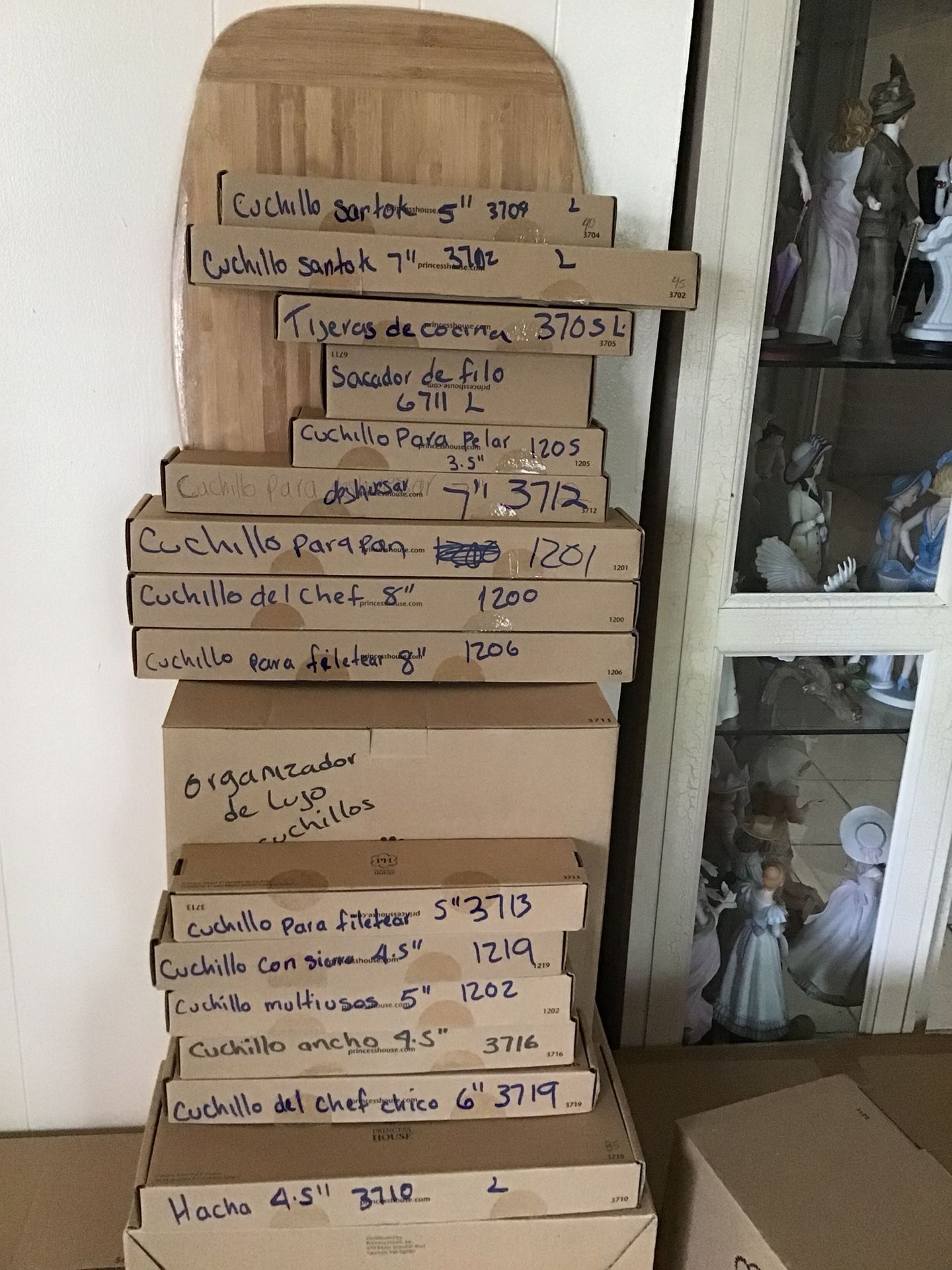 Colección de cuchillos princess house,17 piezas en total,,hacha,organizador,sacador de filo,tijeras 12 cuchillos..$900.00 Obo tengo planes de pagos.
