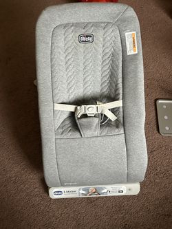 Chicco E motion auto glider and baby bouncer- Gray