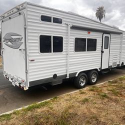 2012  Toy Houler Forest River