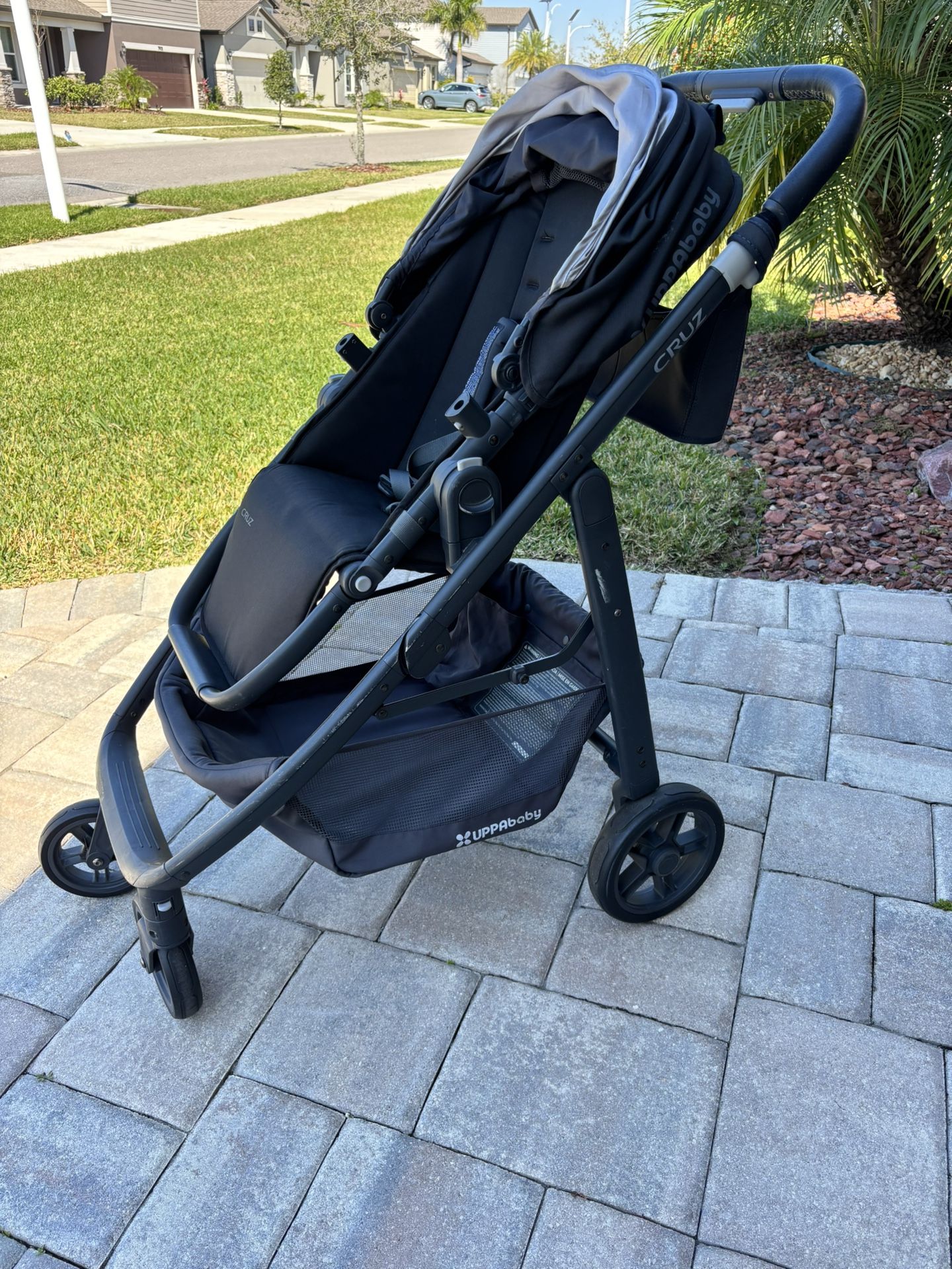 Uppababy Cruz Stroller – Gently Used & In Great Condition