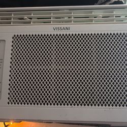 Vissani AC w/ Remote 