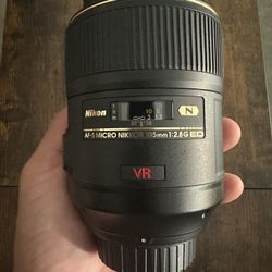 Nikon AF-S VR Micro-NIKKOR 105mm f/2.8G