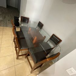 Dinning Room Table With Wine Rack