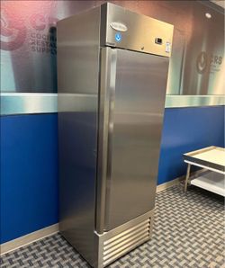 Reach In Freezer 1 Door