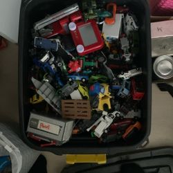 Toys (783)