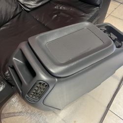 99-2005 Silverado Gmc Sierra Console 