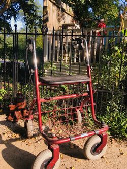 Walker w seat