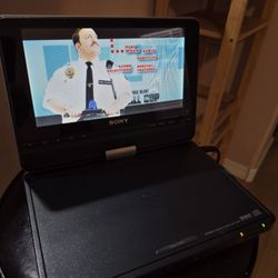 Sony DVP-FX810 Portable CD/DVD Player