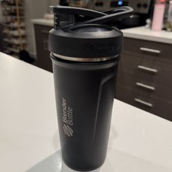 Blender Bottle 28oz Classic V2