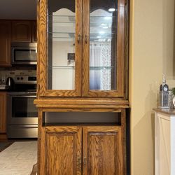 Beautiful oak Hutch